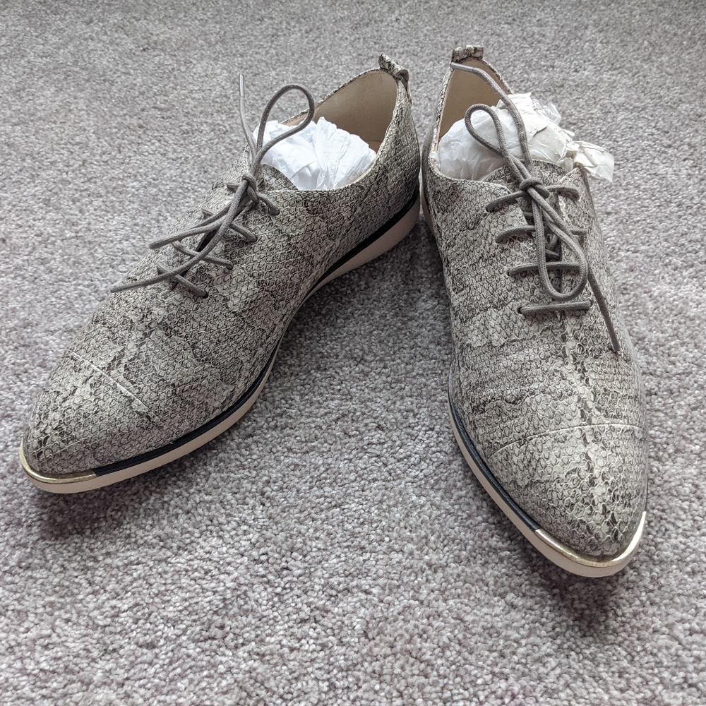 Women's Cole Haan Oxford, Size 9.5 (new out of box)